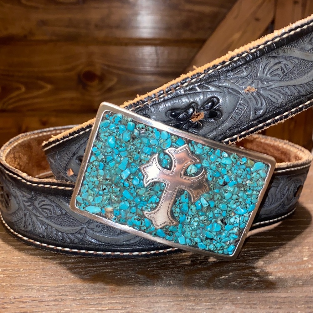 Beautiful vintage leather belt with new buckle